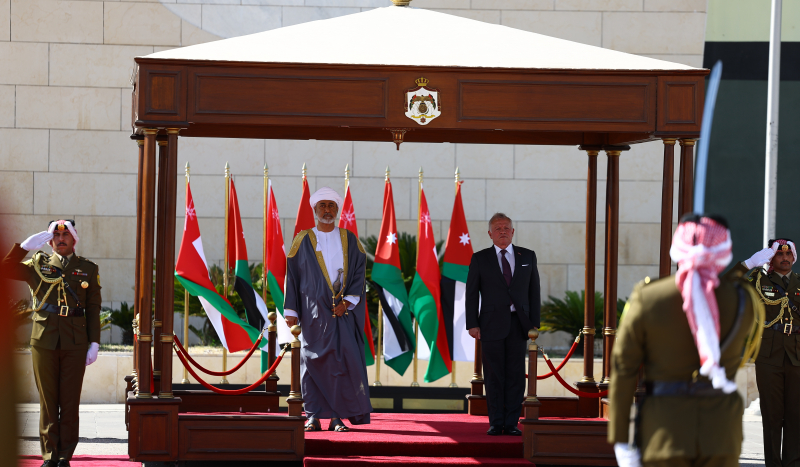 King receives Oman sultan at Marka Airport