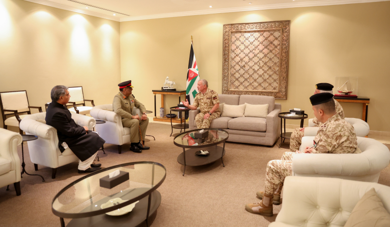 King receives Pakistan army chief