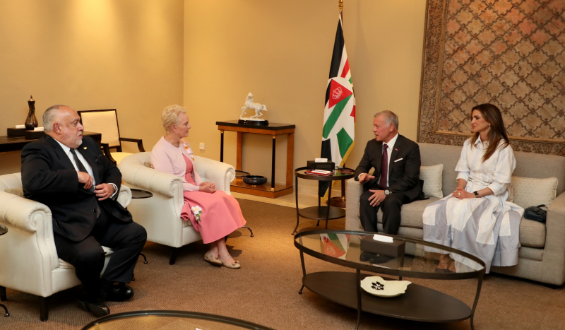 King receives WFP chief, stresses need to maintain flow of humanitarian aid to Gaza