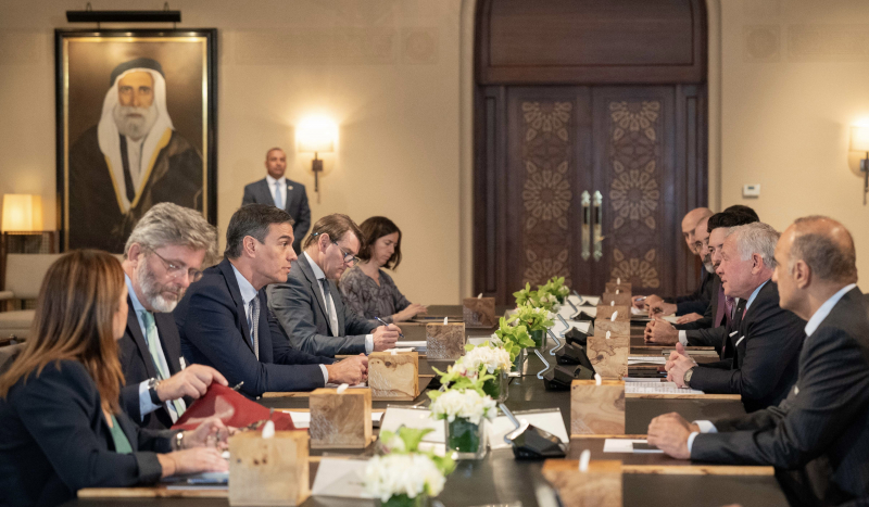King receives Spain PM, commends Spain efforts to aid Gaza