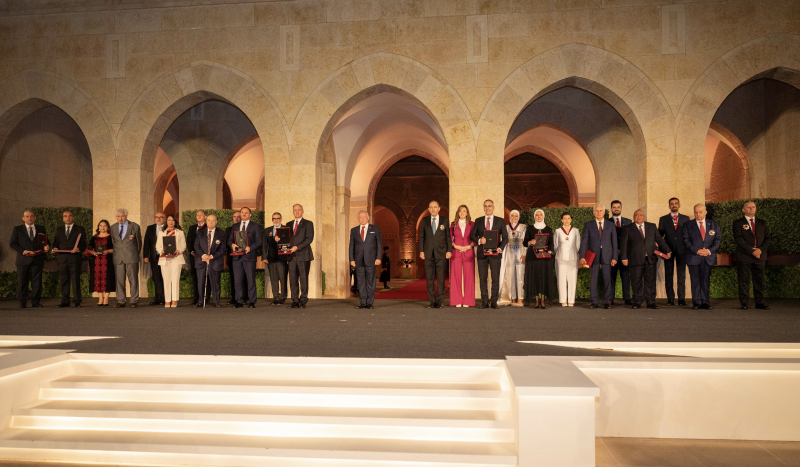King bestows medals on Jordanian institutions, individuals on 78th Independence Day