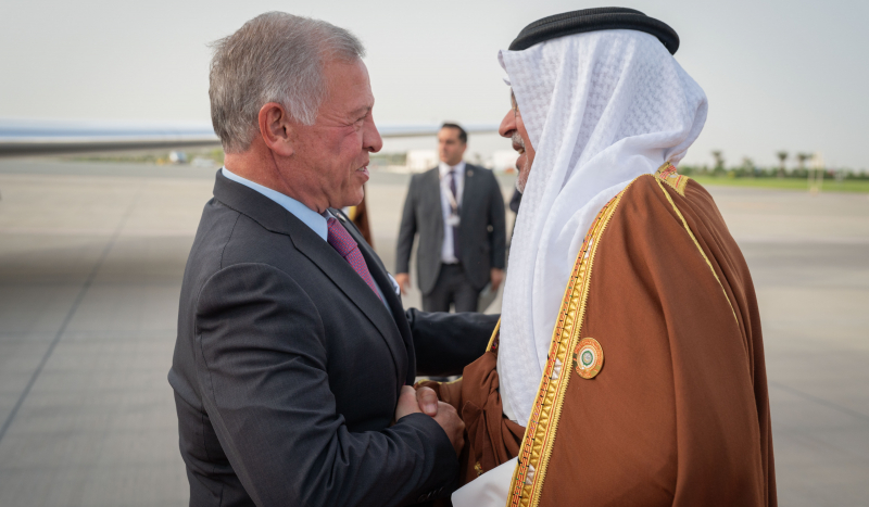 King arrives in Bahrain to head Jordan&rsquo;s delegation at Arab Summit