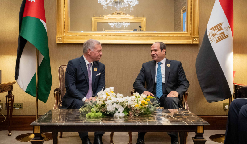 King meets Arab leaders at Bahrain summit