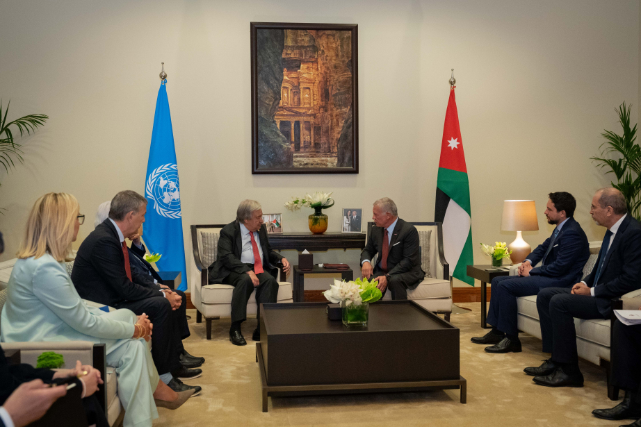 King meets UN chief, urges exerting utmost efforts to increase aid to Gaza