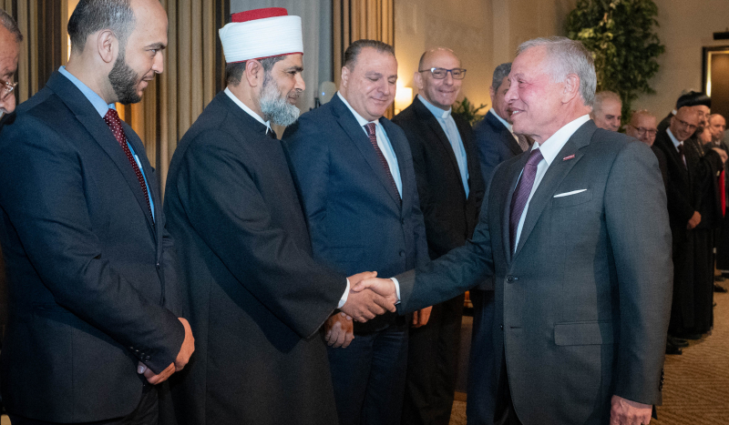 King meets Jerusalemite figures, reiterates Jordan’s unwavering support for Palestinians