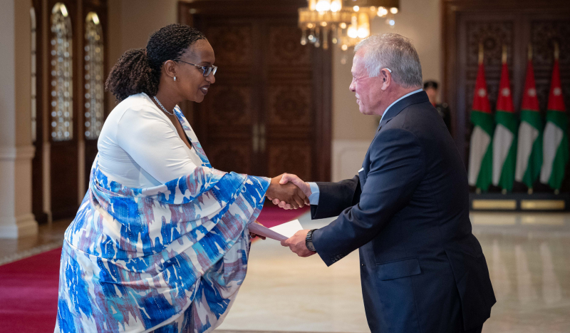 King accepts credentials of new ambassadors